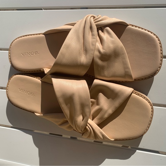 New VINCE vanilla cream soft leather slip on shoes size 11M - Picture 1 of 10